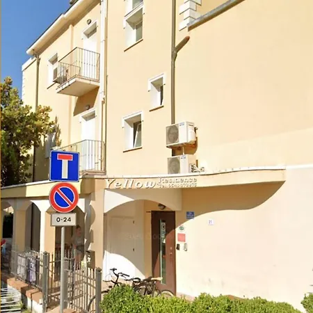 Aparthotel Yellow 3*