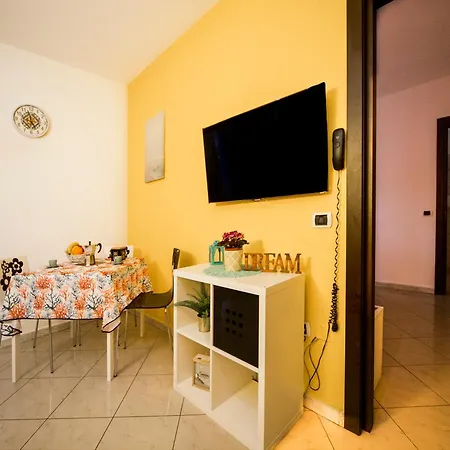 Yellow Aparthotel 3*