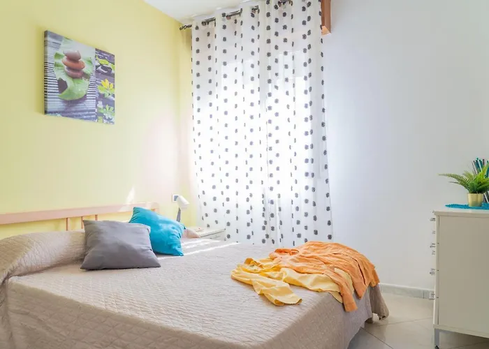 Yellow 3* רימיני